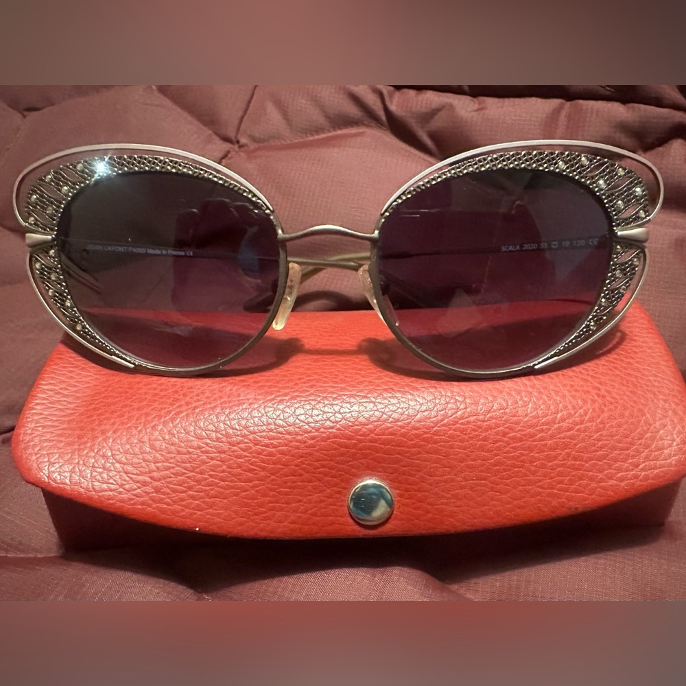 Sunglasses Jean Lafont Paris
Titanium lightweight purple Butterfly Shaped.